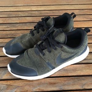 nike roshe one olive